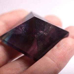 StoneStory Rainbow Fluorite Chakra Prymaid Healing Crystal Energy Figurines Pyramid Statue Natural Stones for Home Office Decoration (Rainbow Fluorite)